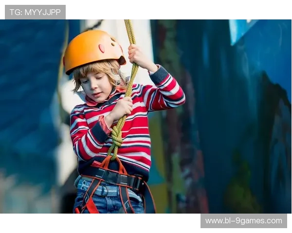 小男孩上楼梯的趣味游戏探索与成长历程